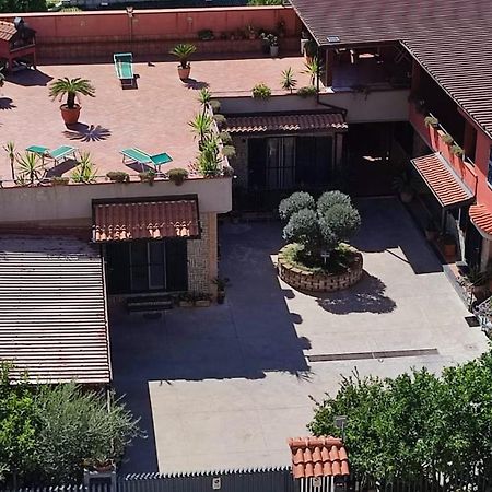 Отель Midway House Italy Sant'Egidio del Monte Albino Экстерьер фото