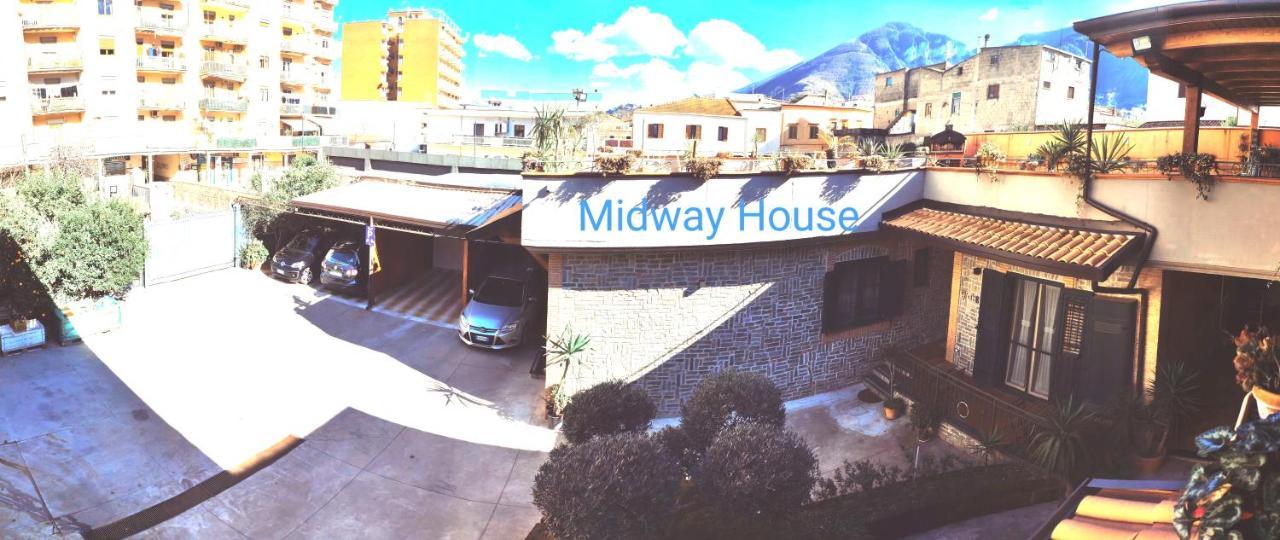 Отель Midway House Italy Sant'Egidio del Monte Albino Экстерьер фото